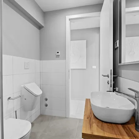 Luxury Luma Pula